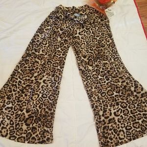 Sz 3X Leopard print bell bottoms.